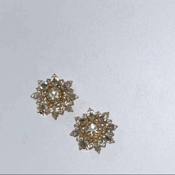 Retro Clip On Earrings Brilliantly Sparkly Stones and Gold-Tone Metal - Picture 3 of 12